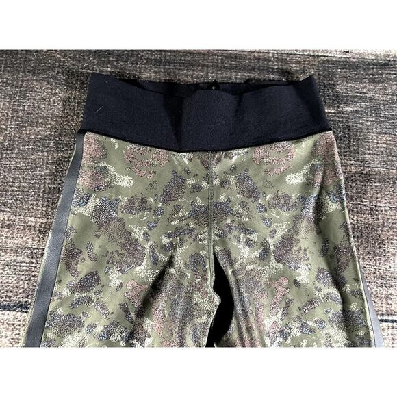 Ultracor Leggings Womens 30x26  Green Camo Compression Athleisure - Picture 2 of 7